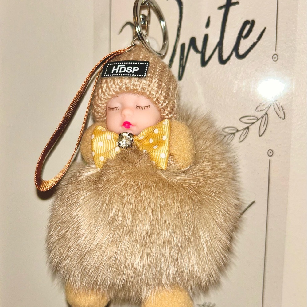 SALE!🎉Charm Baby Tan Fur Fluffy Love Key & Card Holder - Picture 7 of 9